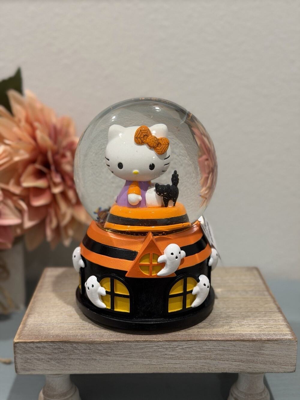 Hello Kitty Halloween Musical Water Globe Snow Globe – Orange & Black